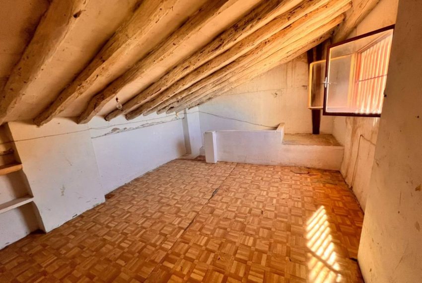 2052_38389805900_2_20231025180555877