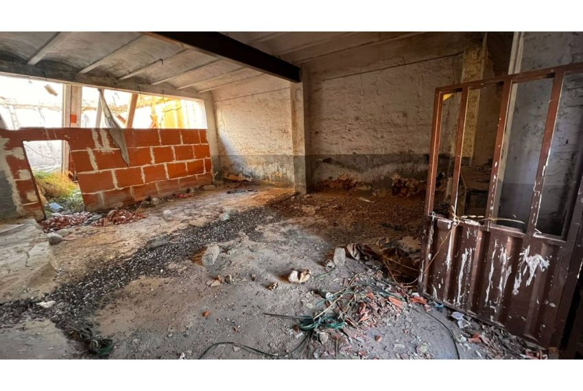 2052_373306595_c8a64f1a-28d8-49d6-afac-f612e2fb1008