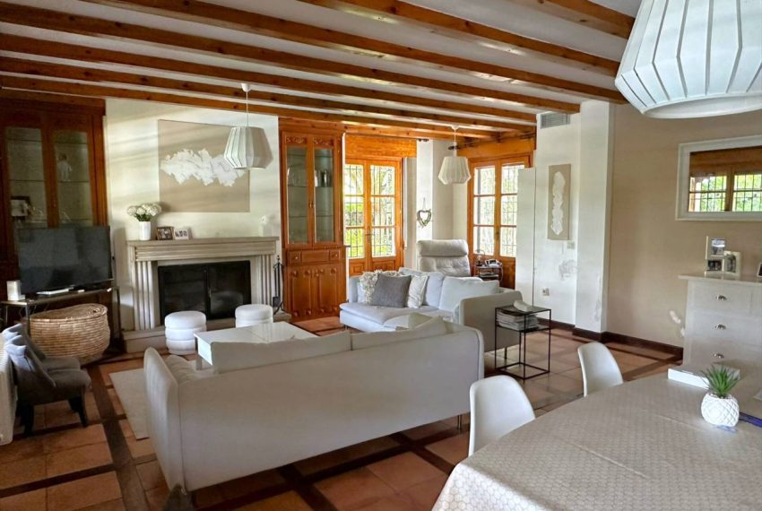 2052_61763327678_776dcbcb-6621-48eb-b93b-73e776376f0a