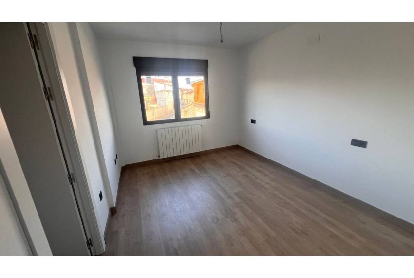 2052_61763953360_70306c1f-b603-4c68-8ccc-c18e0b0c6b50